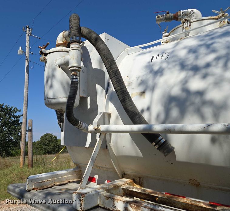 image for item EU3835 2011 Dragon Products, LTD 130BBL vacuum trailer