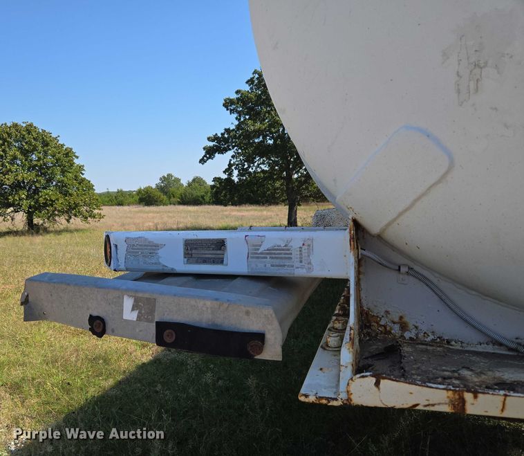 image for item EU3835 2011 Dragon Products, LTD 130BBL vacuum trailer