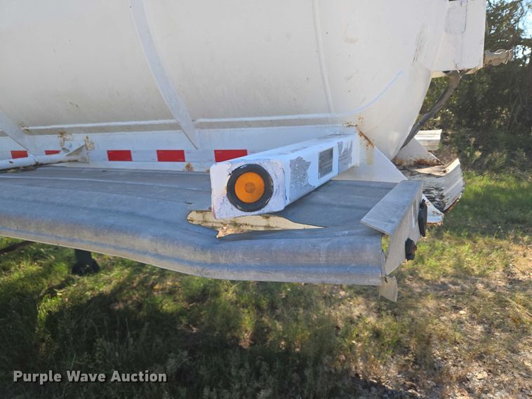 image for item EU3835 2011 Dragon Products, LTD 130BBL vacuum trailer