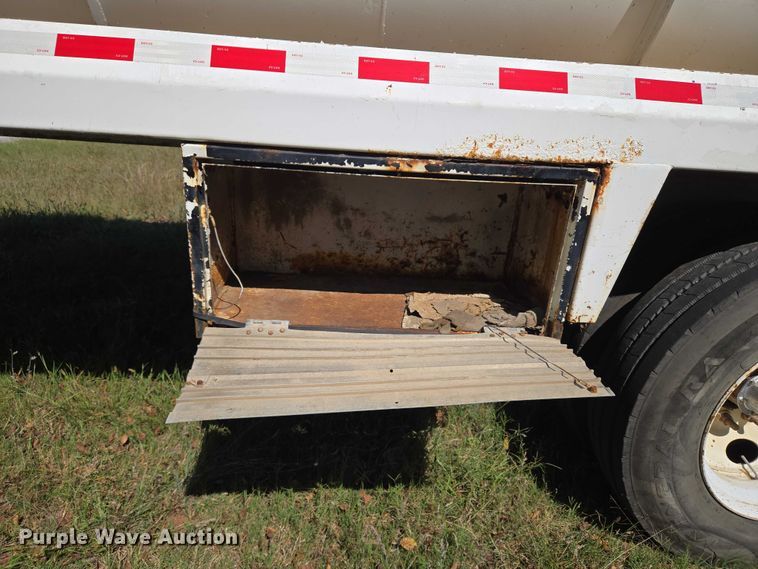 image for item EU3835 2011 Dragon Products, LTD 130BBL vacuum trailer