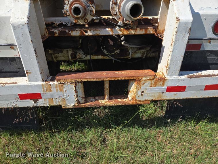 image for item EU3835 2011 Dragon Products, LTD 130BBL vacuum trailer