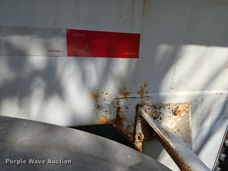 image for item EU3835 2011 Dragon Products, LTD 130BBL vacuum trailer