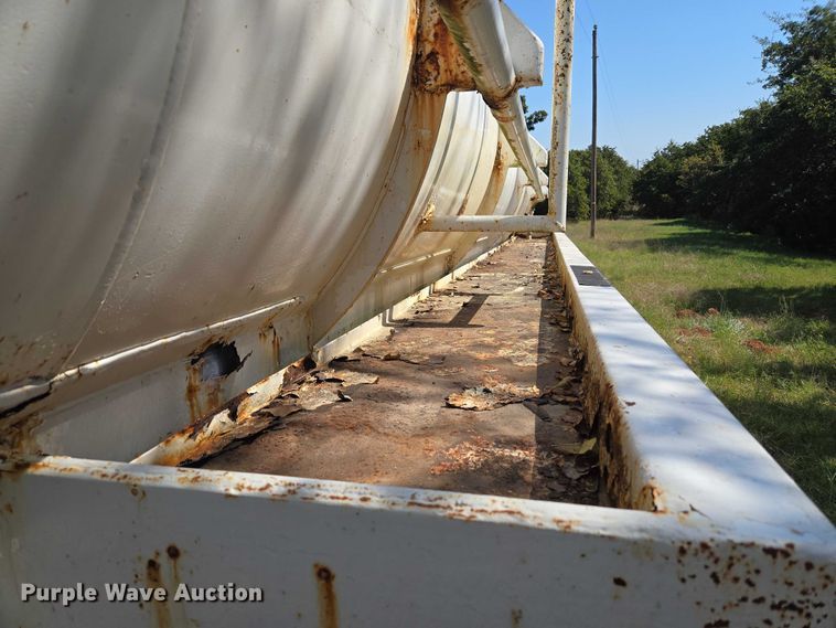 image for item EU3835 2011 Dragon Products, LTD 130BBL vacuum trailer