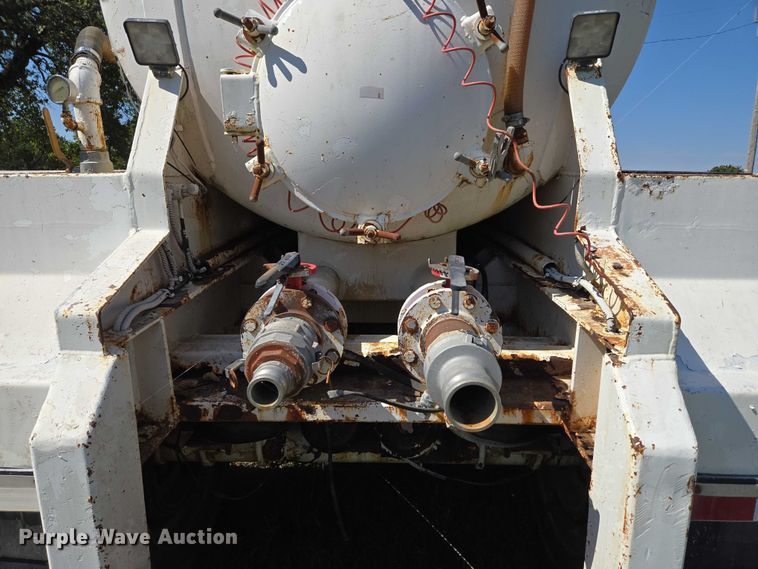 image for item EU3835 2011 Dragon Products, LTD 130BBL vacuum trailer