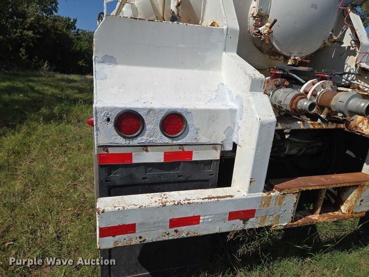 image for item EU3835 2011 Dragon Products, LTD 130BBL vacuum trailer