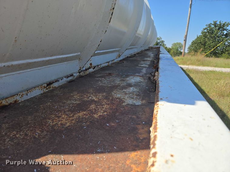 image for item EU3835 2011 Dragon Products, LTD 130BBL vacuum trailer