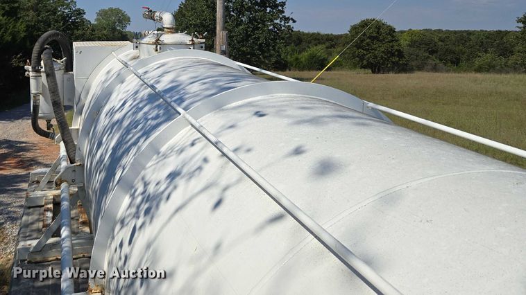 image for item EU3835 2011 Dragon Products, LTD 130BBL vacuum trailer