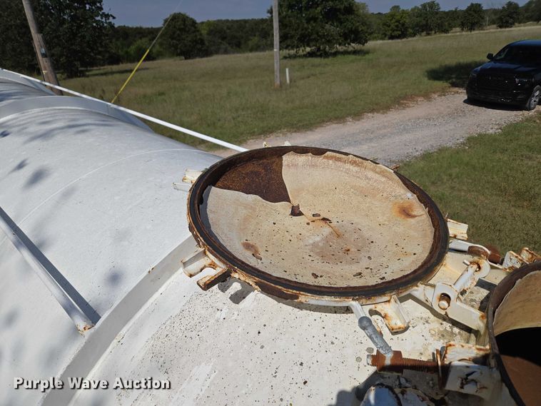 image for item EU3835 2011 Dragon Products, LTD 130BBL vacuum trailer