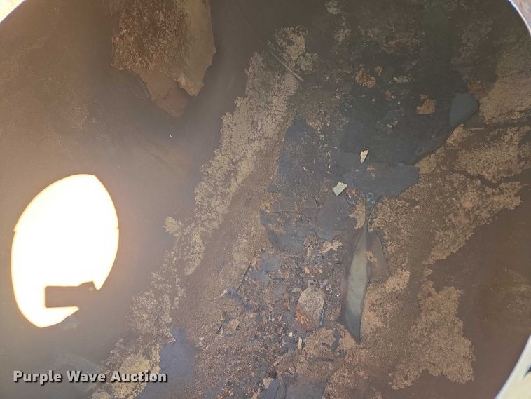 image for item EU3835 2011 Dragon Products, LTD 130BBL vacuum trailer