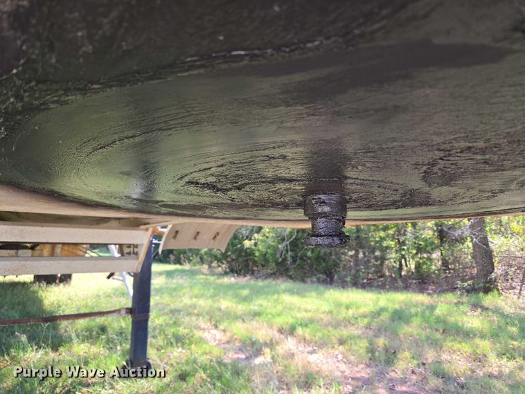 image for item EU3835 2011 Dragon Products, LTD 130BBL vacuum trailer