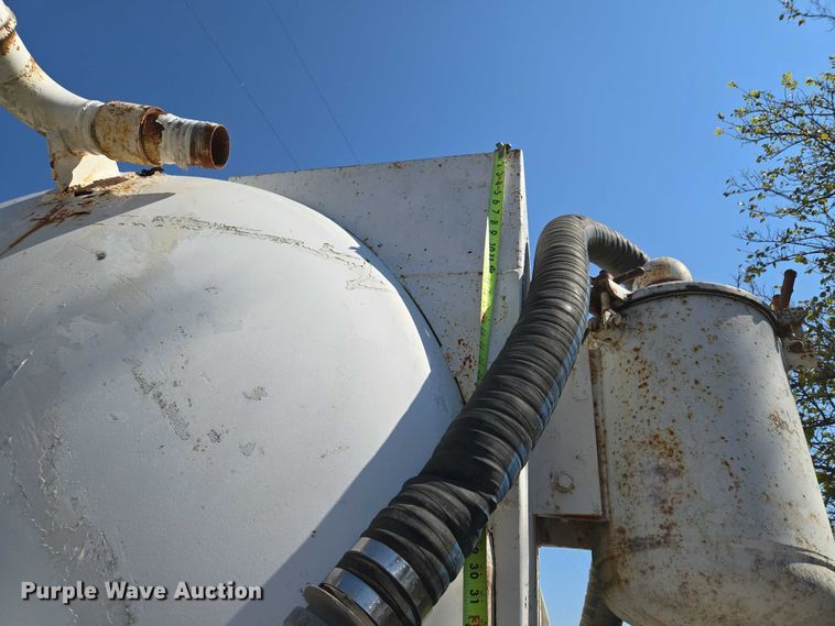 image for item EU3835 2011 Dragon Products, LTD 130BBL vacuum trailer