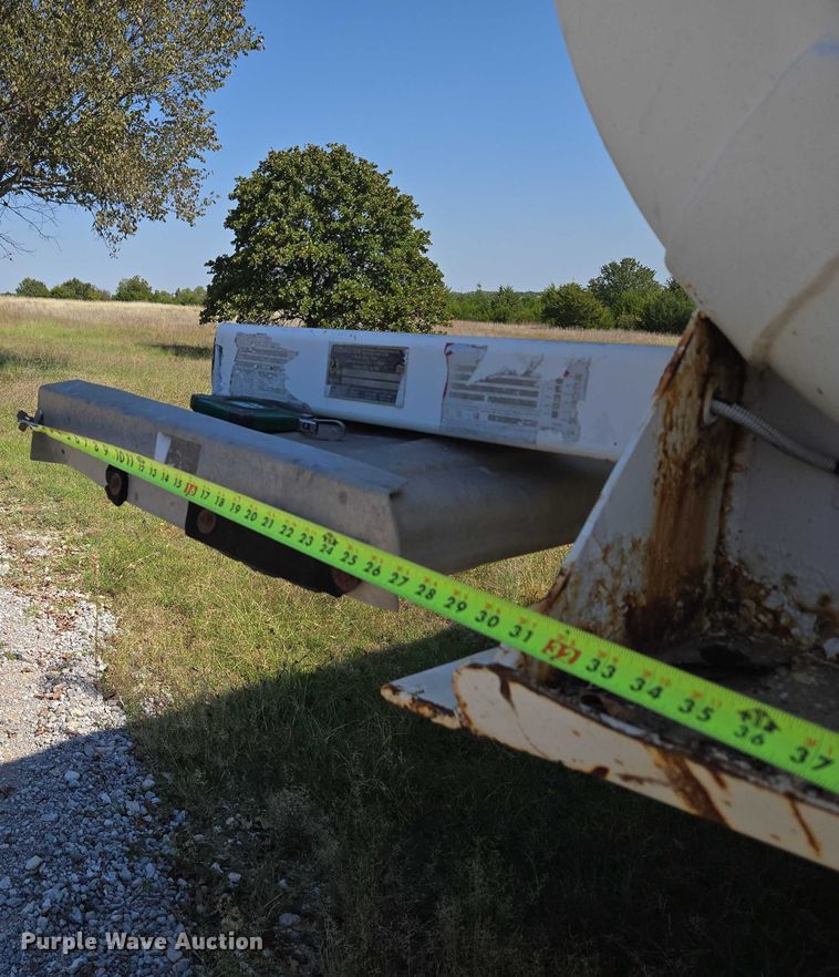 image for item EU3835 2011 Dragon Products, LTD 130BBL vacuum trailer