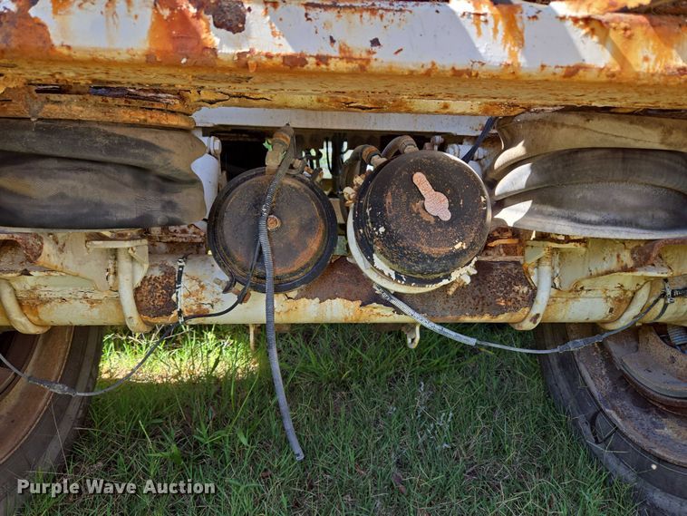 image for item EU3835 2011 Dragon Products, LTD 130BBL vacuum trailer