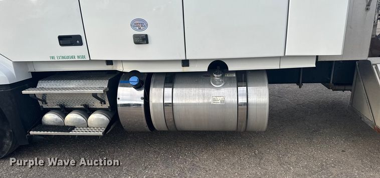 image for item EU6109 2022 Volvo VNL semi truck