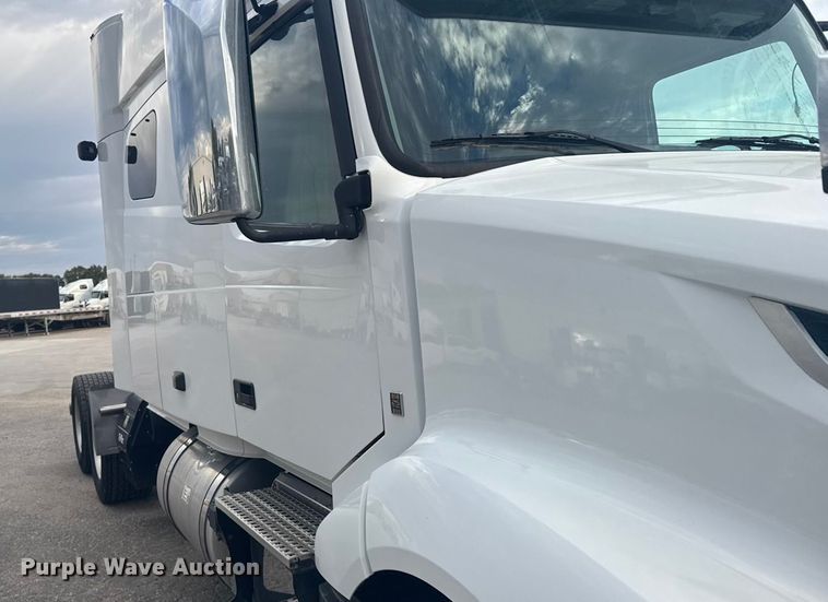 image for item EU6109 2022 Volvo VNL semi truck