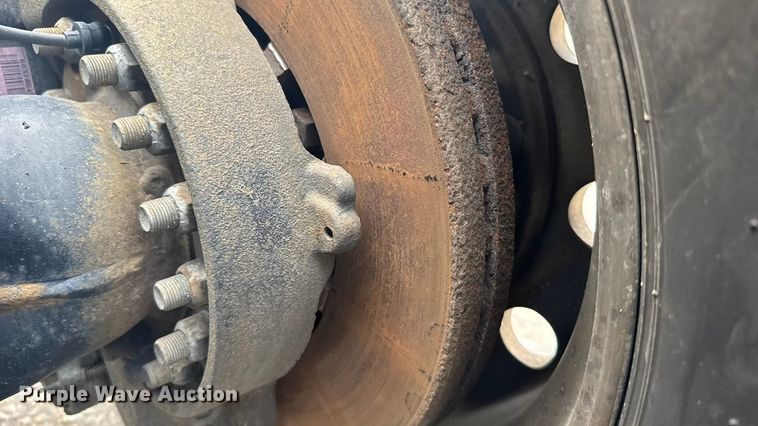 image for item EU6109 2022 Volvo VNL semi truck