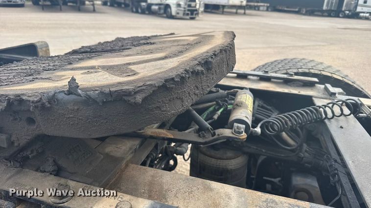 image for item EU6109 2022 Volvo VNL semi truck