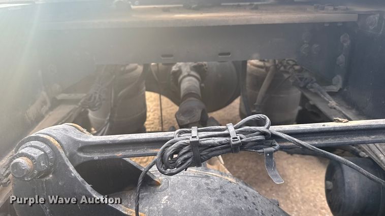 image for item EU6109 2022 Volvo VNL semi truck