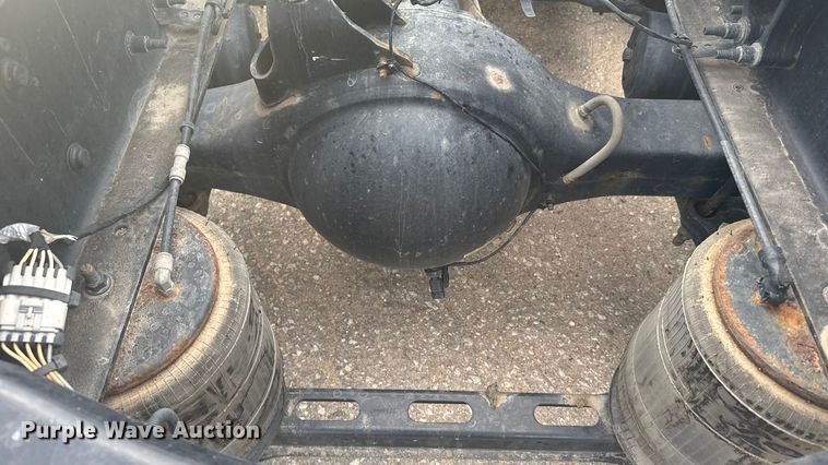 image for item EU6109 2022 Volvo VNL semi truck