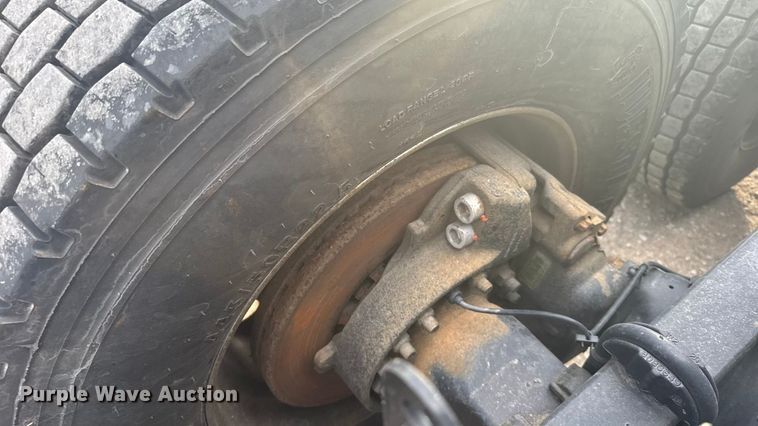 image for item EU6109 2022 Volvo VNL semi truck