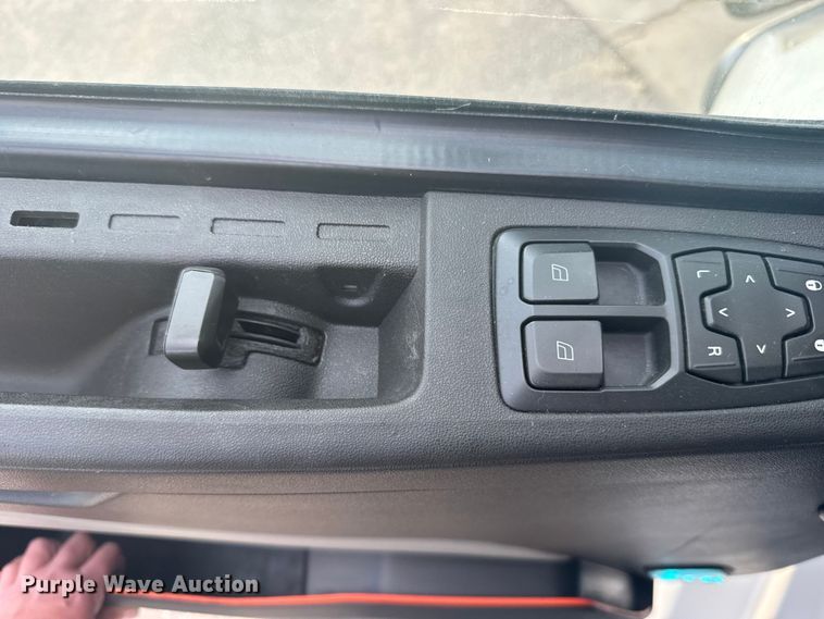 image for item EU6109 2022 Volvo VNL semi truck