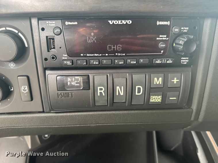 image for item EU6109 2022 Volvo VNL semi truck