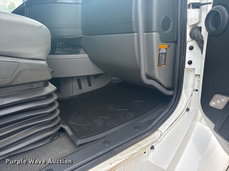 image for item EU6109 2022 Volvo VNL semi truck