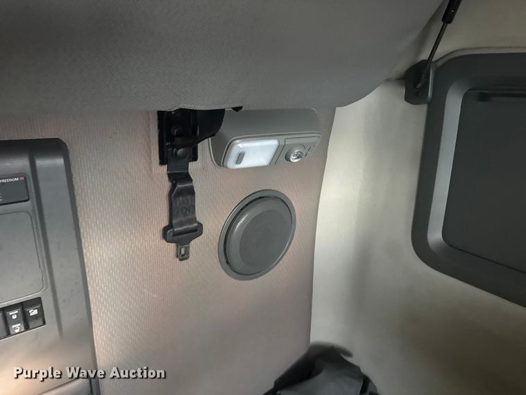 image for item EU6109 2022 Volvo VNL semi truck