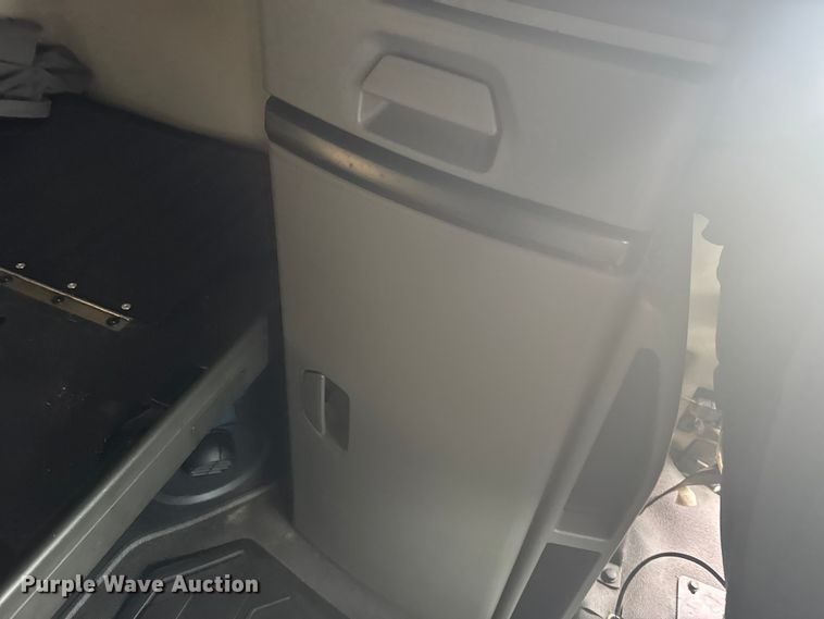 image for item EU6109 2022 Volvo VNL semi truck