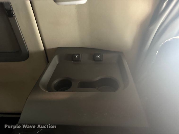 image for item EU6109 2022 Volvo VNL semi truck