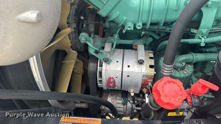 image for item EU6109 2022 Volvo VNL semi truck