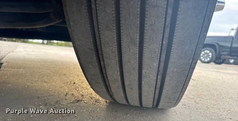 image for item EU6109 2022 Volvo VNL semi truck