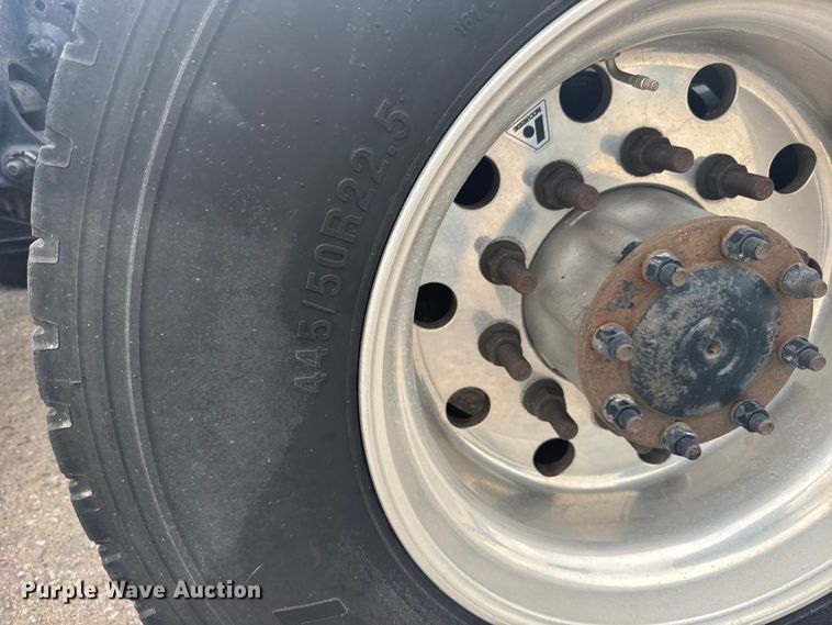 image for item EU6109 2022 Volvo VNL semi truck