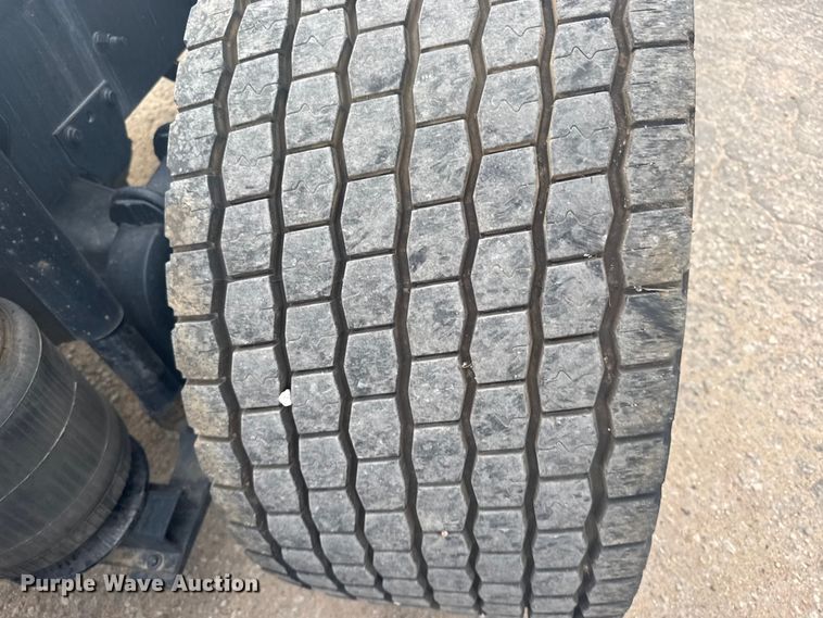 image for item EU6109 2022 Volvo VNL semi truck