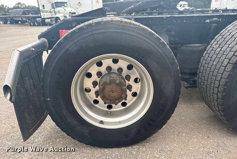 image for item EU6109 2022 Volvo VNL semi truck