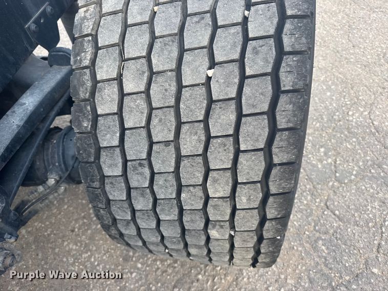 image for item EU6109 2022 Volvo VNL semi truck