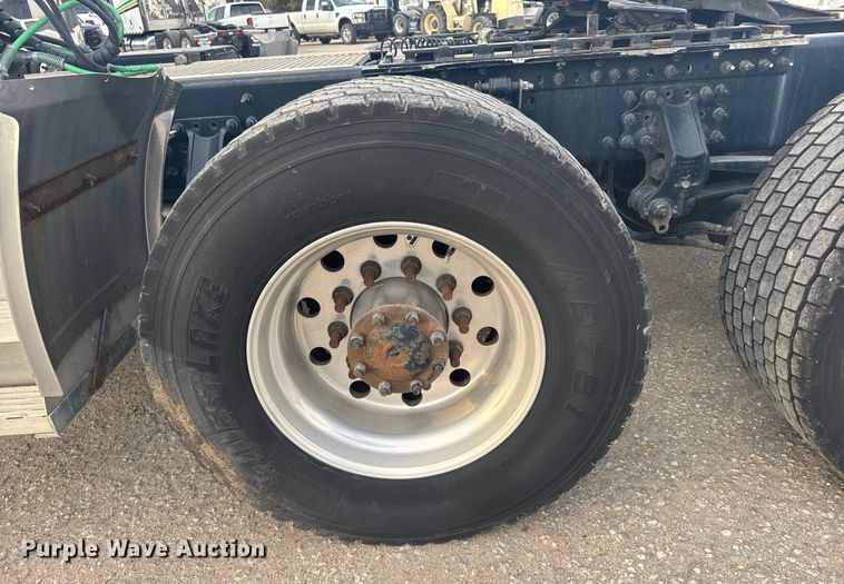 image for item EU6109 2022 Volvo VNL semi truck