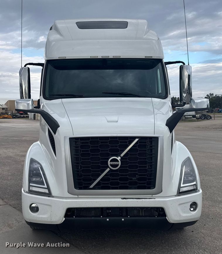 image for item EU6110 2022 Volvo VNR semi truck