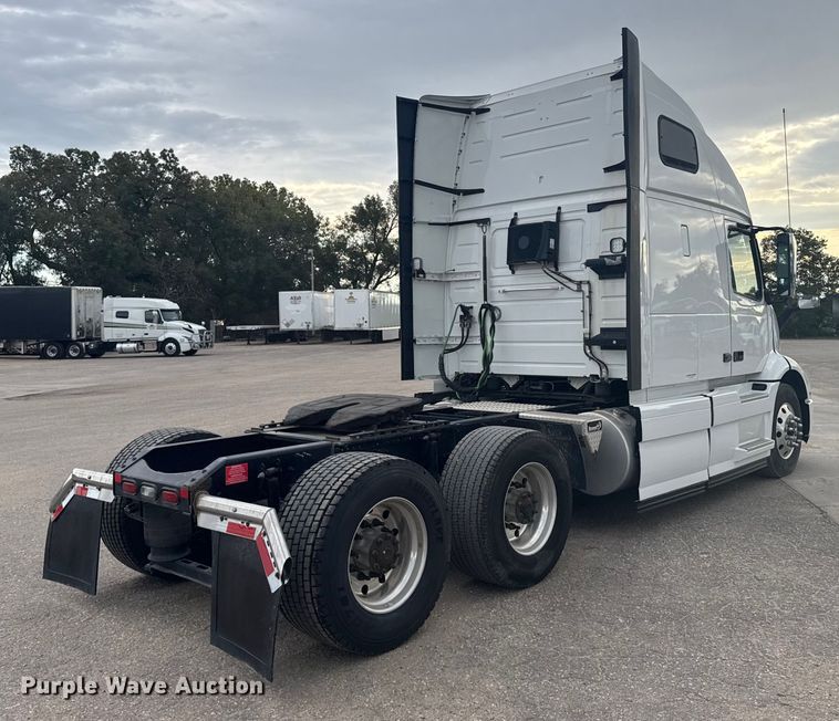 image for item EU6110 2022 Volvo VNR semi truck