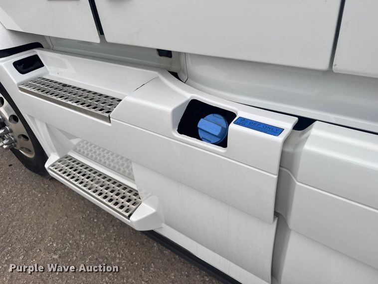 image for item EU6110 2022 Volvo VNR semi truck