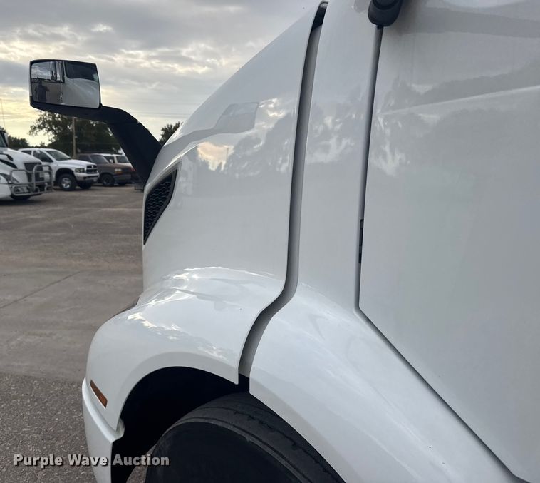 image for item EU6110 2022 Volvo VNR semi truck