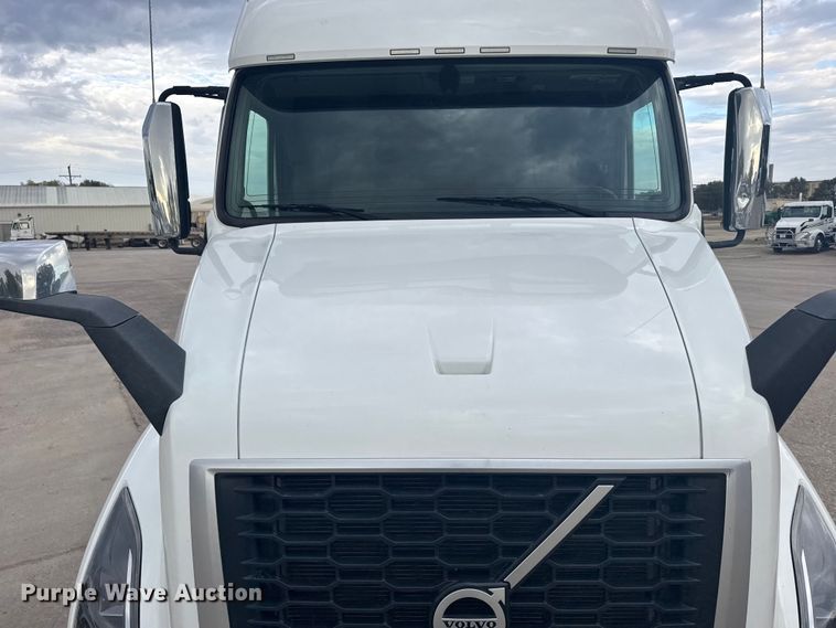 image for item EU6110 2022 Volvo VNR semi truck