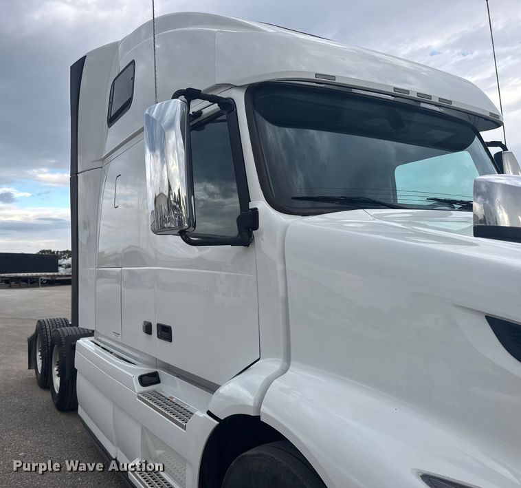 image for item EU6110 2022 Volvo VNR semi truck