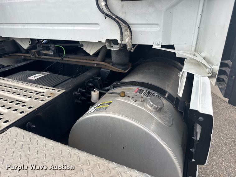 image for item EU6110 2022 Volvo VNR semi truck