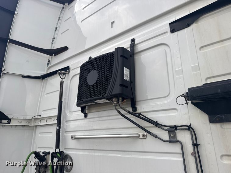 image for item EU6110 2022 Volvo VNR semi truck