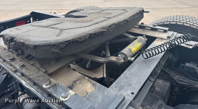 image for item EU6110 2022 Volvo VNR semi truck