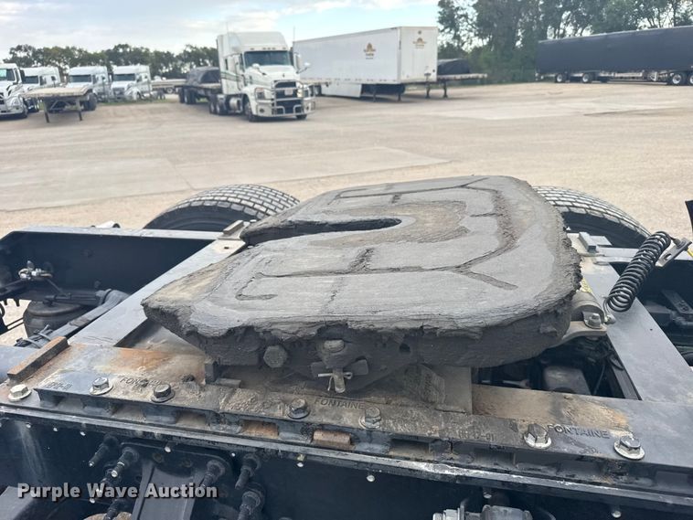 image for item EU6110 2022 Volvo VNR semi truck