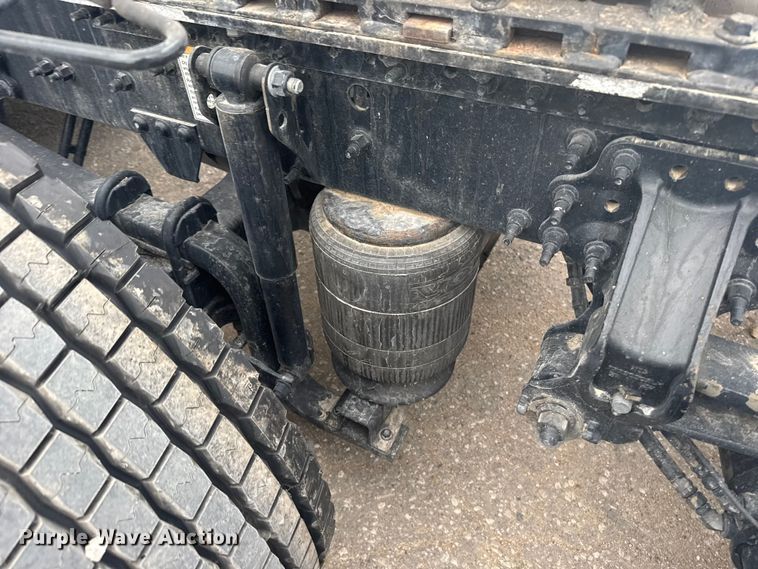 image for item EU6110 2022 Volvo VNR semi truck