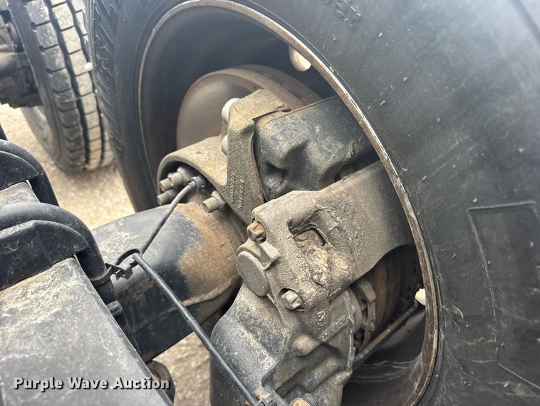 image for item EU6110 2022 Volvo VNR semi truck