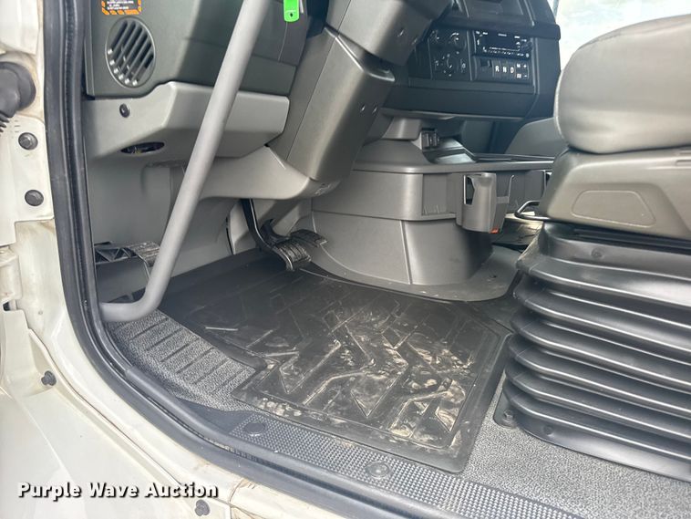 image for item EU6110 2022 Volvo VNR semi truck